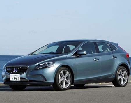 THE　ALL－NEW　VOLVO　V４０